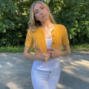 Tach Embroidered Cropped Cardigan